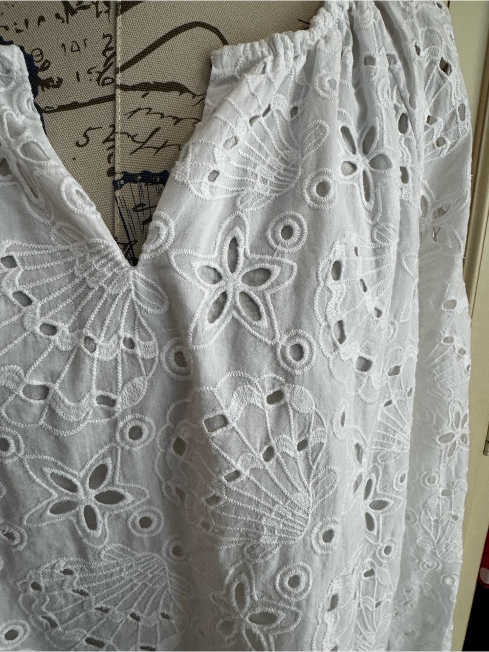 Lilly Pulitzer Shell eyelet top, worn once, size large - Picture 2 of 7